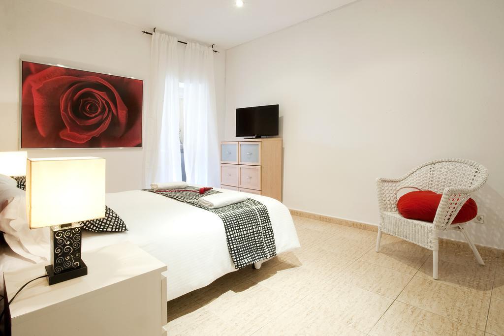 Rainbow Apartment Барселона Стая снимка